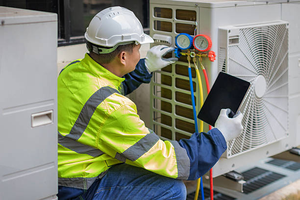Professional Hvac technician working in Hudson, IA